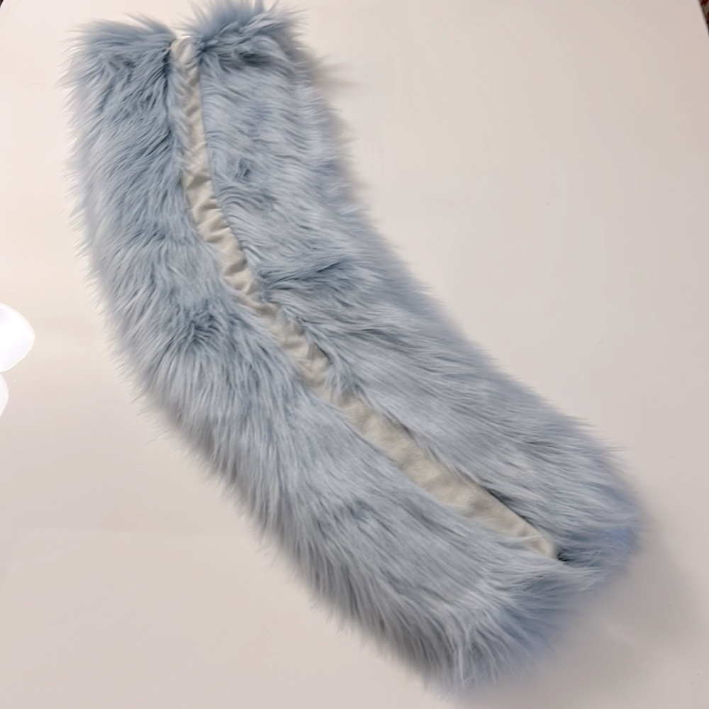 NEW:  gorgeous baby blue faux fur scarf - Picture 4 of 9